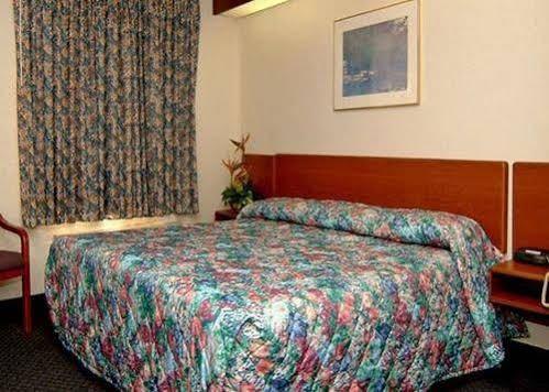 Travelodge By Wyndham Fort Myers Airport Eksteriør billede