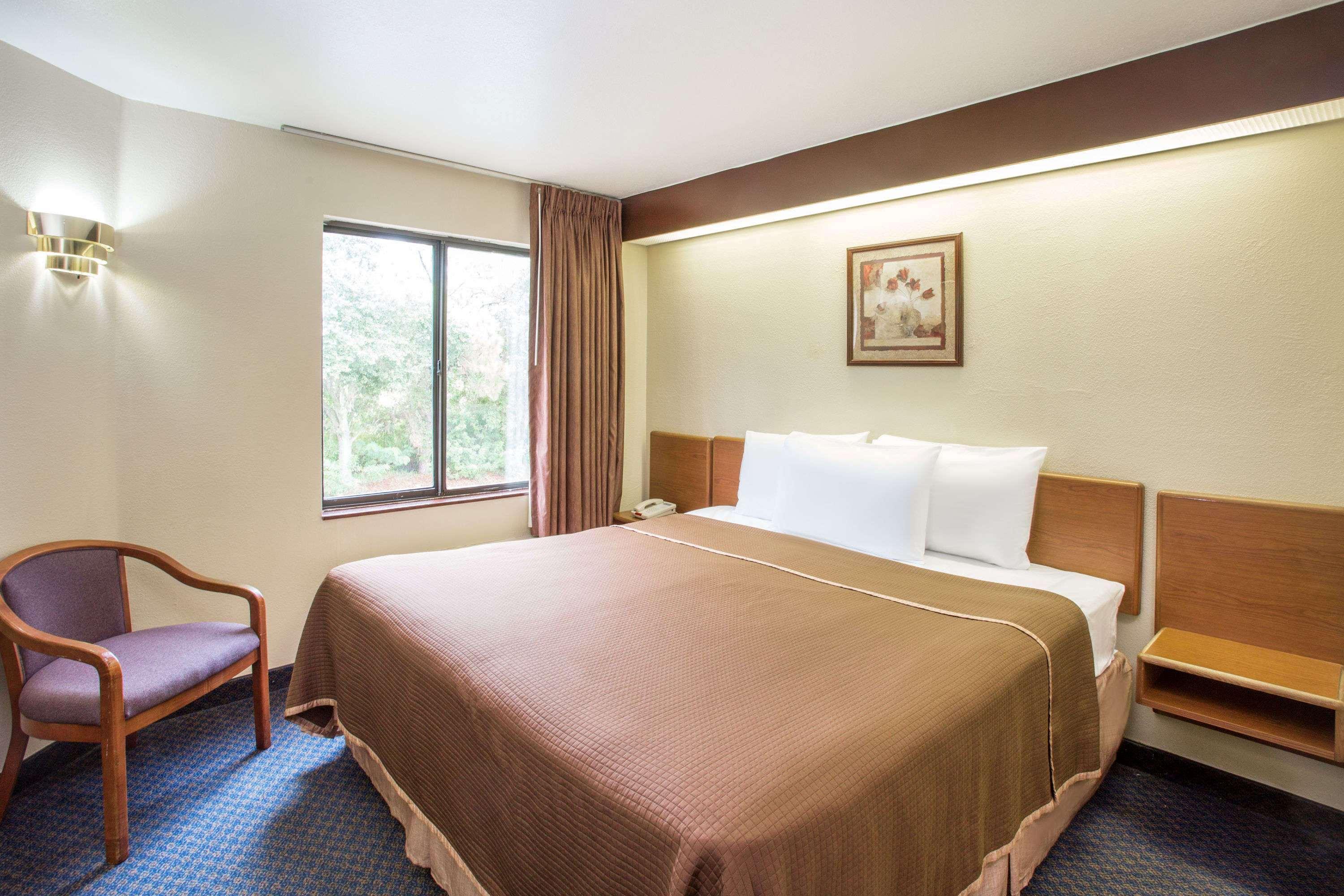 Travelodge By Wyndham Fort Myers Airport Eksteriør billede