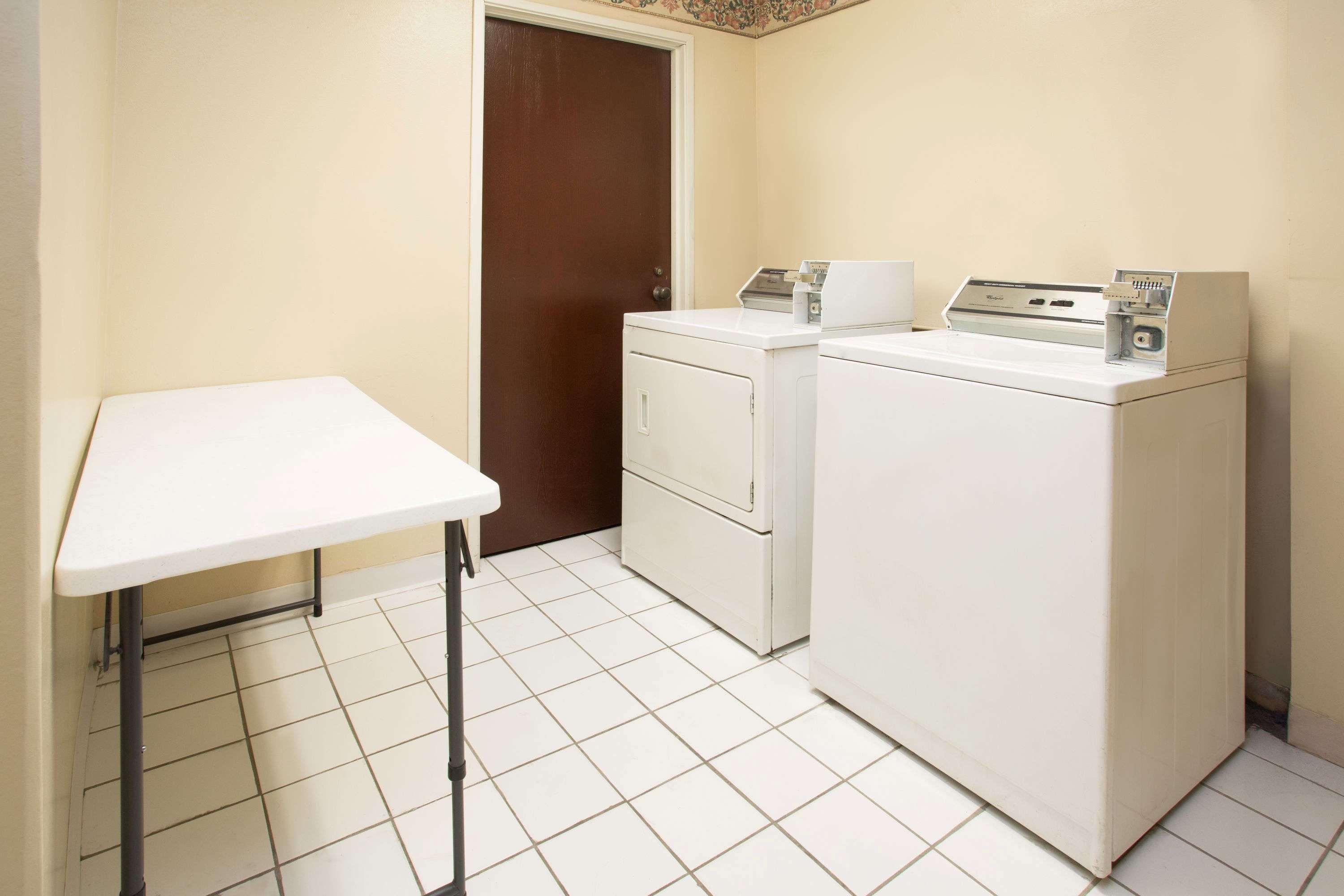Travelodge By Wyndham Fort Myers Airport Eksteriør billede
