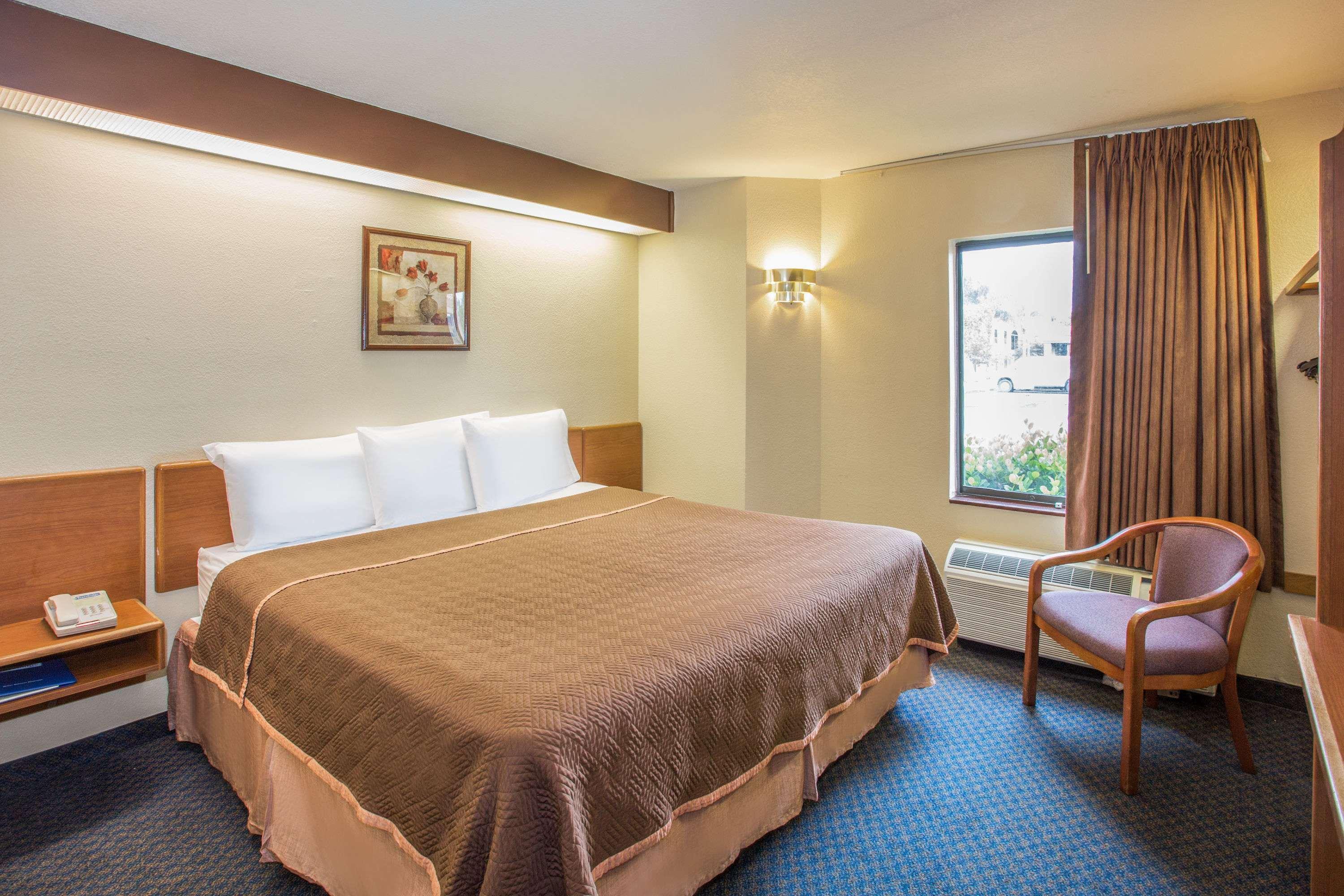Travelodge By Wyndham Fort Myers Airport Eksteriør billede