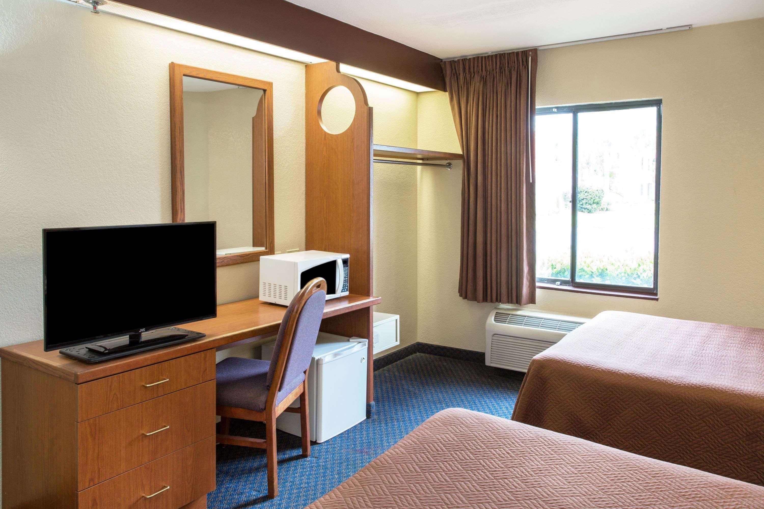 Travelodge By Wyndham Fort Myers Airport Eksteriør billede