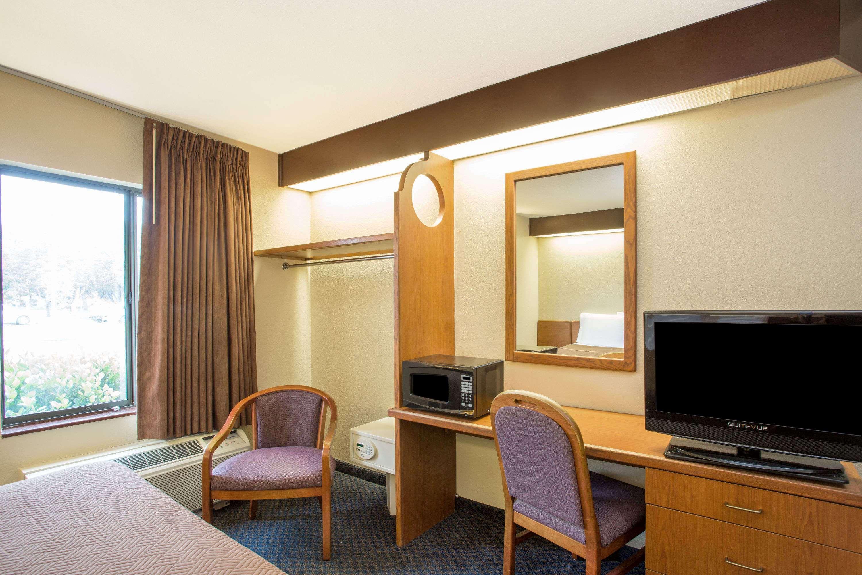 Travelodge By Wyndham Fort Myers Airport Eksteriør billede