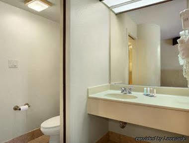 Travelodge By Wyndham Fort Myers Airport Eksteriør billede