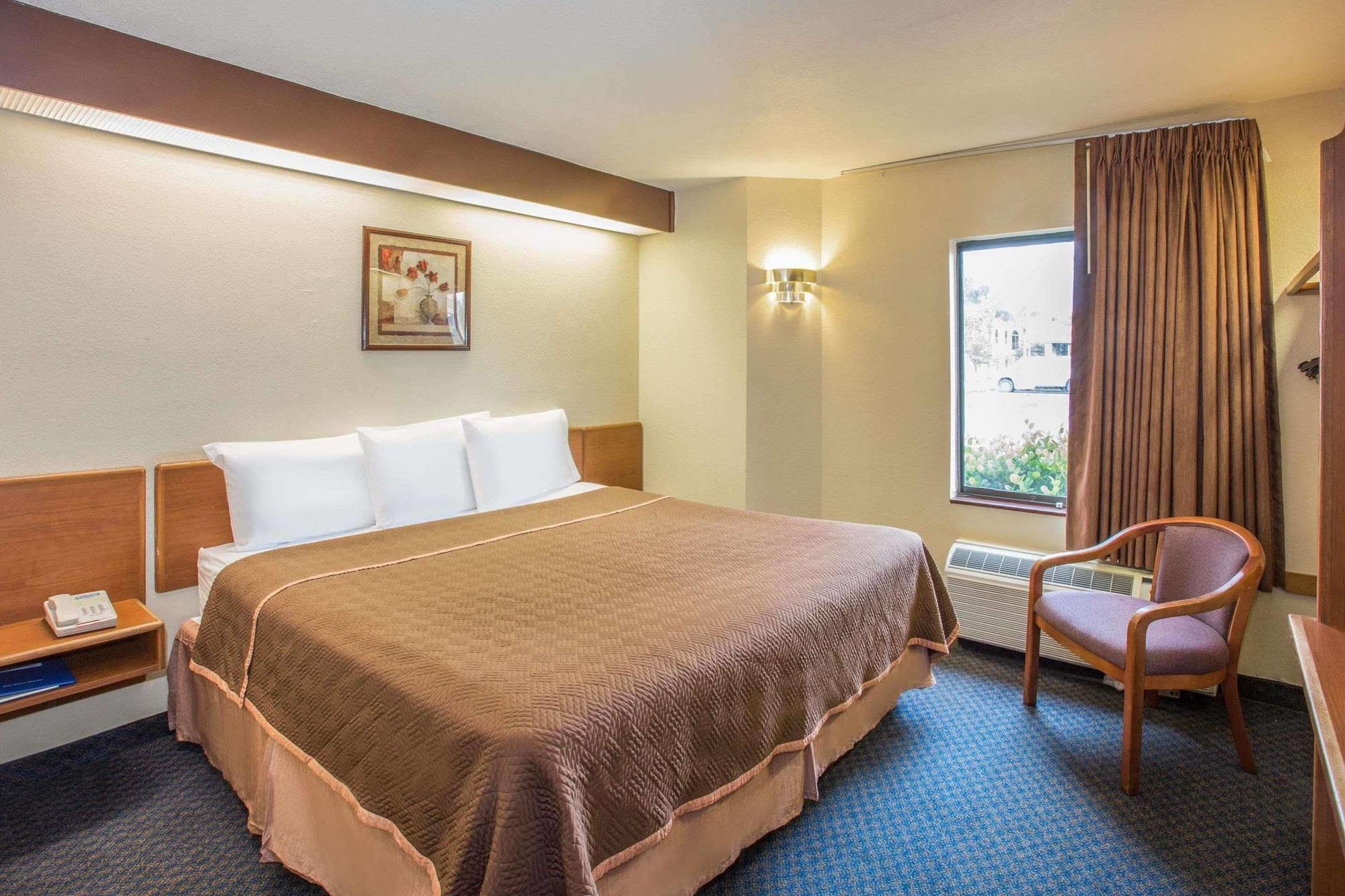 Travelodge By Wyndham Fort Myers Airport Eksteriør billede