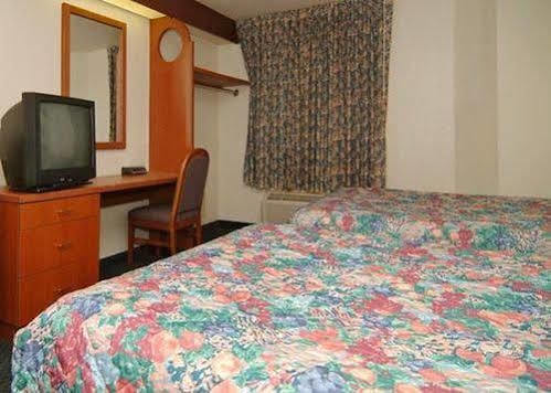 Travelodge By Wyndham Fort Myers Airport Værelse billede